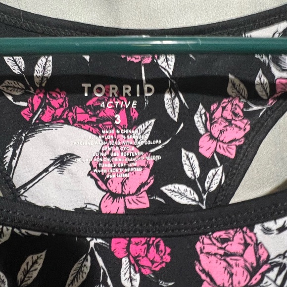 Torrid size 3 skull and rose sports bra - Picture 2 of 2